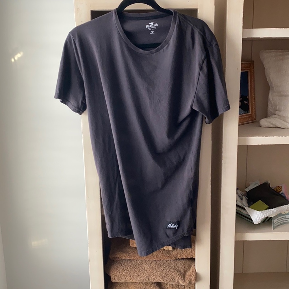 Hollister nice fitting shirt